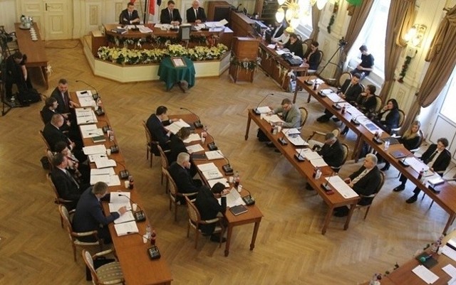 Radni Bielska-Białej uchwalili budżet na 2015. 13 głosowało "za", aż 10 wstrzymało się od głosu