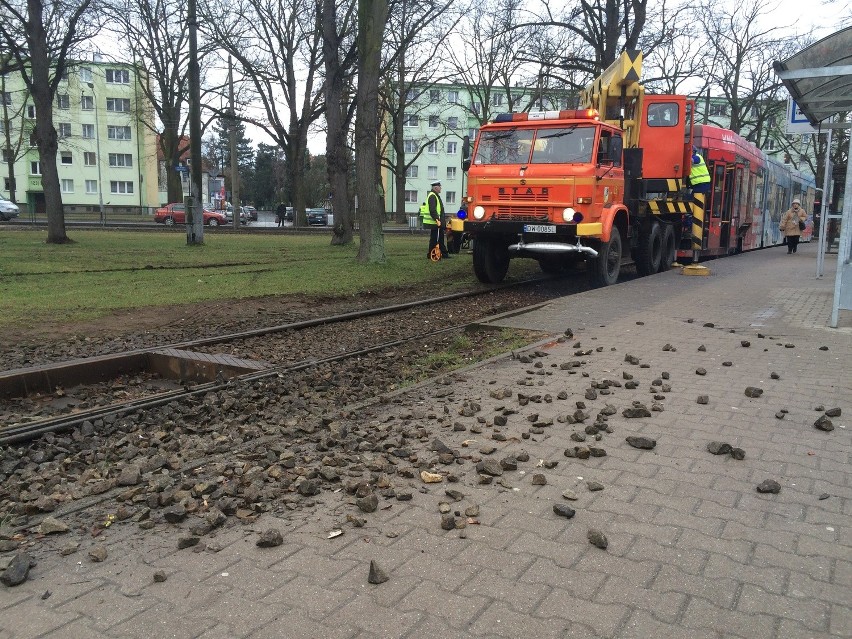 Wykolejenie tramwaju linii 4. Wprowadzono autobus zastępczy