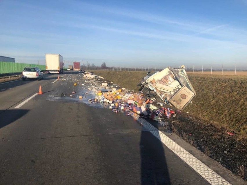 Wypadek na A4. Zderzenie dwóch aut i spore korki (ZDJĘCIA)