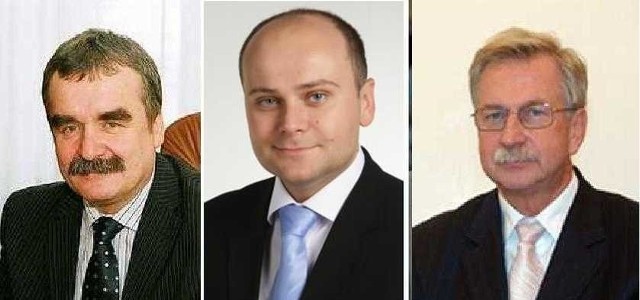 (od lewej) Wojciech Lubawski, prezydent Kielc, Andrzej Kosztowniak, prezydent Radomia, oraz  Tadeusz Trzmiel,  zastępca prezydenta Krakowa zapowiadają wspólną walkę o budowę drogi numer 7.