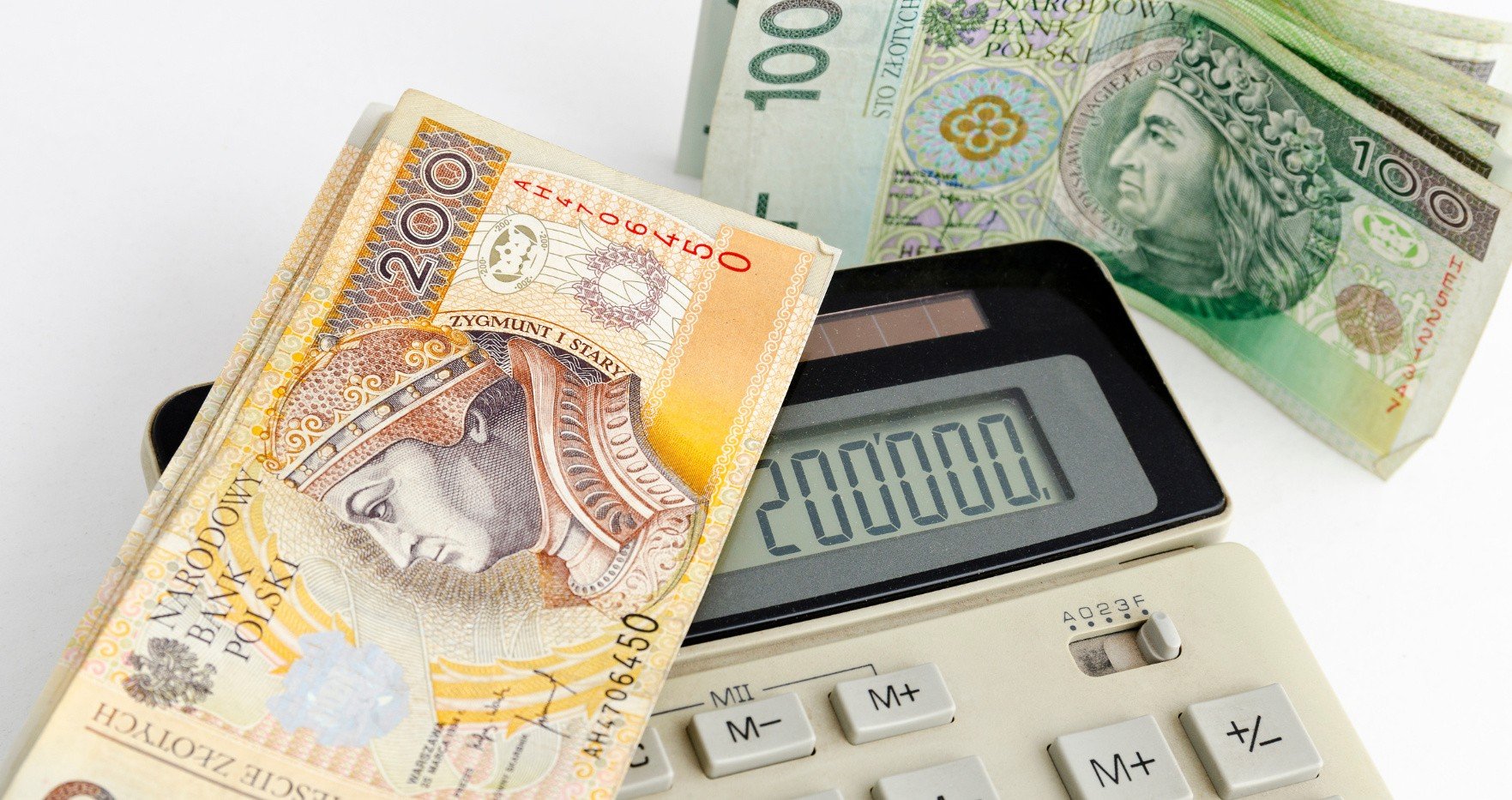 Los pensionistas recibirán este dinero en julio de 2023. La pensión puede aumentar hasta 500 PLN