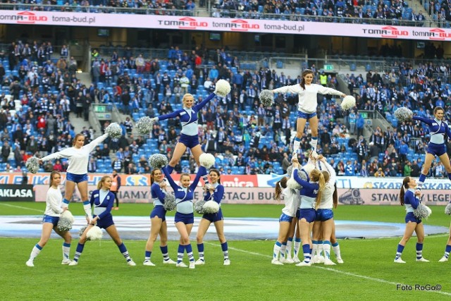 Dziewczyny z Kolejorz Girls zaprezentowały się kibicom w przerwie meczu Lecha Poznań z Ruchem Chorzów. Poznańscy zawodnicy wygrali 3:0 i zakończyli fazę zasadnicza na trzecim miejscu. Zobaczcie zdjęcia!