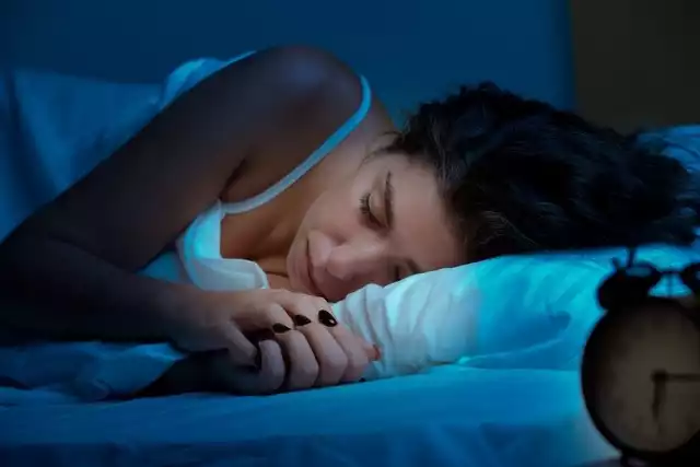 Jednym z objawów bytności trujących grzybów są problemy ze snem.