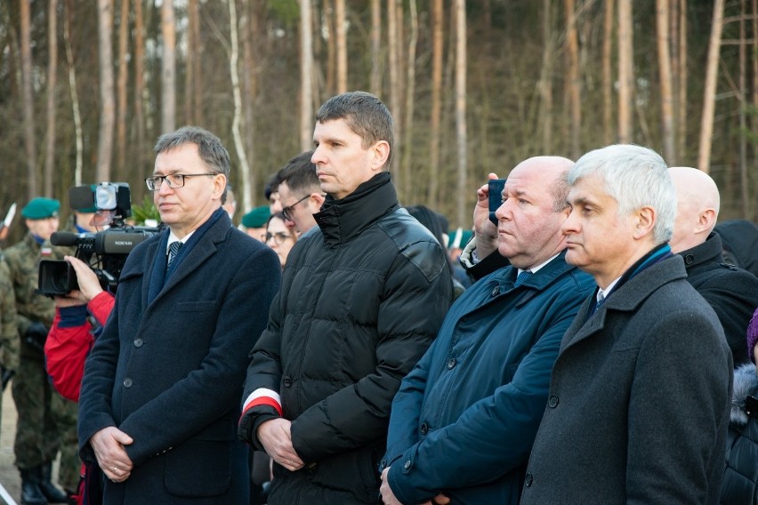Pogrzeb braci Lucjana i Zygmunta Marchelów. W ramach obchodów Narodowego Dnia Pamięci Żołnierzy Wyklętych w Ciechanowcu (ZDJĘCIA)