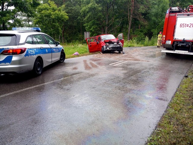 Wypadek na ulicy Kolejowej w Szydłowcu. Dwie osoby trafiły do szpitala.