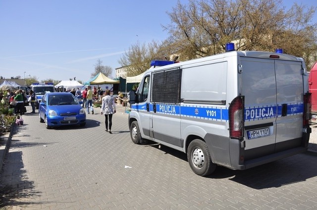 Policja musiała interweniować, gdy samochód potrącił pieszą na ulicy Rodziny Winczewskich.