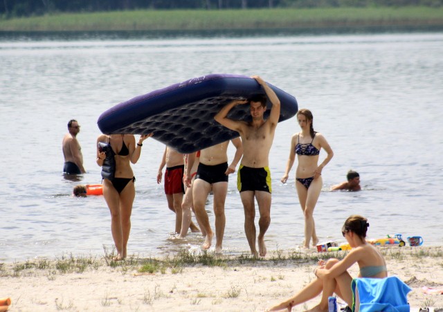 Jest ciepło, a ma być nawet upalnie. W najbliższy weekend plaże znów się zapełnią ludźmi szukającymi ochłody nad wodą