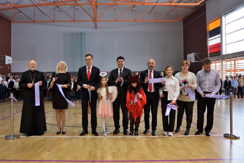 Hala sportowa w Szkole Podstawowej w Choroszczy została uroczyście oddana do użytku po remoncie 