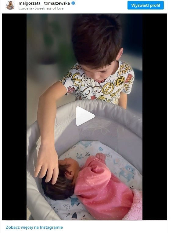 Małgorzata Tomaszewska pokazała zdjęcie z córką. Syn też ogląda. Wiemy, ile kosztował poród ZDJĘCIA
