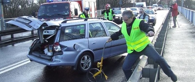 Zderzenie na moście zakorkowało miasto