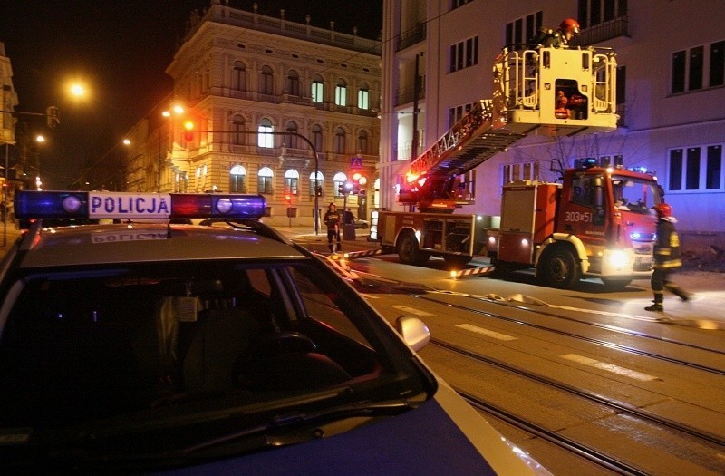 Zapalił się dach na Gdańskiej! Dziewięć zastępów straży pożarnej w akcji [zdjęcia]