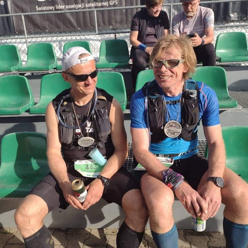 Doskonały duet, dwóch ultramaratończyków - na trasie Biegu...