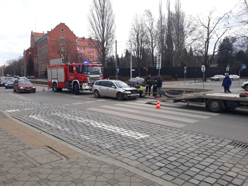 Wypadek na Sienkiewicza. Duże utrudnienia w ruchu (ZDJĘCIA)