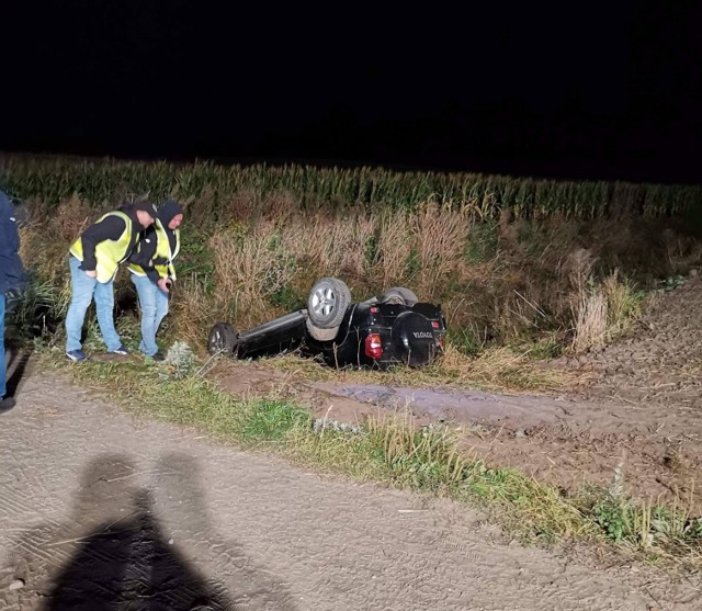 Tragiczny wypadek w gminie Srokowo. Kierowca toyoty zmarł w wyniku dachowania