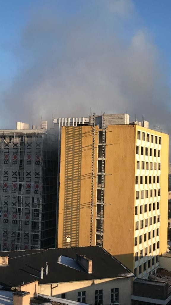 Pożar w byłym hotelu "Brda" wybuchł na dnie szybu windy