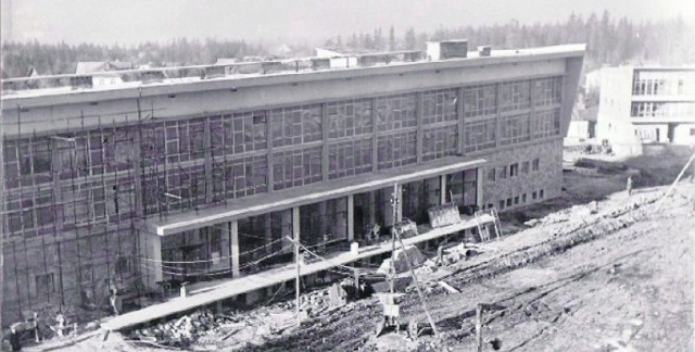 Rok 1959. W dzielnicy Bogówka budowany jest nowoczesny (jak na tamte czasy) internat sportowy „Zakopane”