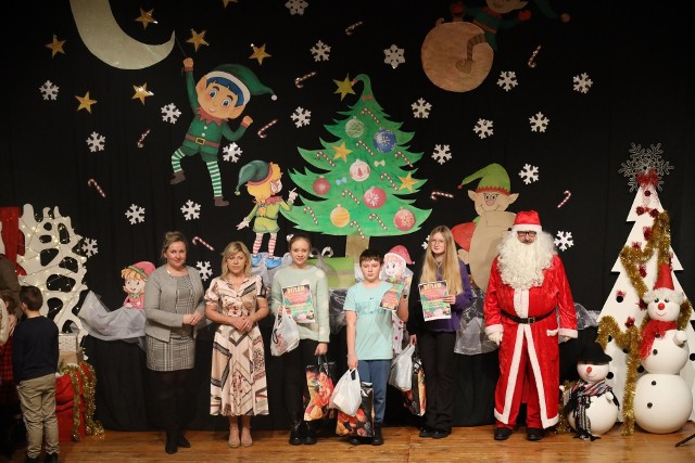 W niedzielę 18 grudnia w Chmielnickim Centrum Kultury odbyło się rozdanie nagród zwycięzcom konkursu "Elfy Świętego Mikołaja", świąteczny kiermasz i wiele innych trakcji. Wszystko w ramach wydarzenia "Niedziela z Elfami".