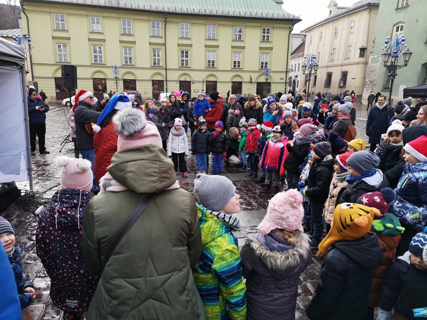 Kraków. Dzieci poszły w korowodzie św. Mikołaja [ZDJĘCIA]