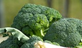 Brokuł – jakie ma właściwości, ile kalorii dostarcza i jakie są jego wartości odżywcze? Jak gotować brokuły i dlaczego warto je jeść?