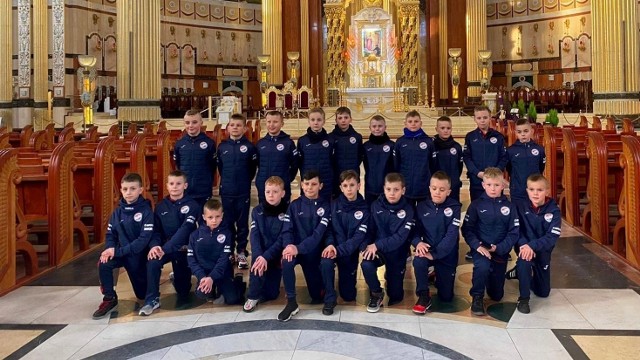 Podczas minionego weekendu młodzi gracze Akademii Piłkarskiej Gwardia Koszalin uczestniczyli w silnie obsadzonym turnieju Licheń Cup 2022.
