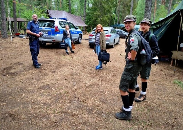 Policjanci z bytowskiej komendy od końca czerwca, kontrolują obozy harcerskie organizowane na terenie powiatu bytowskiego.