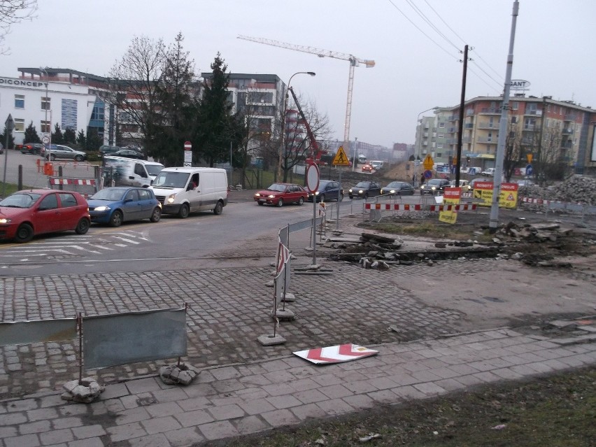 Wrocław: Wytną drzewa wzdłuż ul. Przyjaźni. Drogą pojedziemy już w kwietniu? [FOTO]