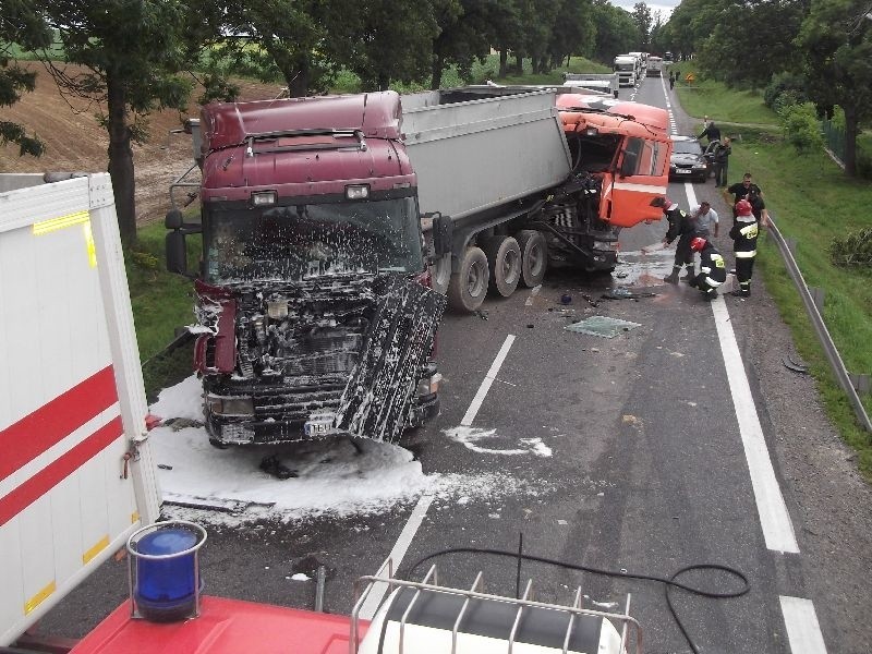 W miejscowości Adamów zderzyły się trzy ciężarówki i dwie...