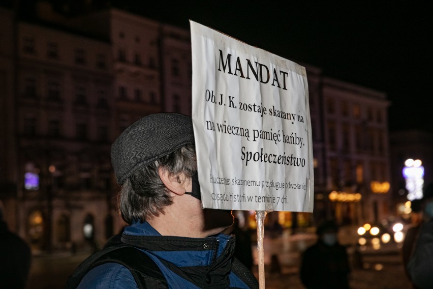 Kraków. Demonstrowali przeciwko planowanym zmianom zasad płacenia mandatów [ZDJĘCIA]