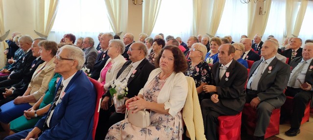 Złote Gody 39 małżeństw z terenu miasta i gminy Małogoszcz. Wspaniała uroczystość na 50-lecie wspólnego pożycia małżeńskiego.
