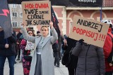 Częstochowa. Strajk Kobiet wykrzyczał na Palcu Biegańskiego: "Szymon weź się ogarnij!" i "Duda podpisuj!". Wydarzenie zostało zakłócone 