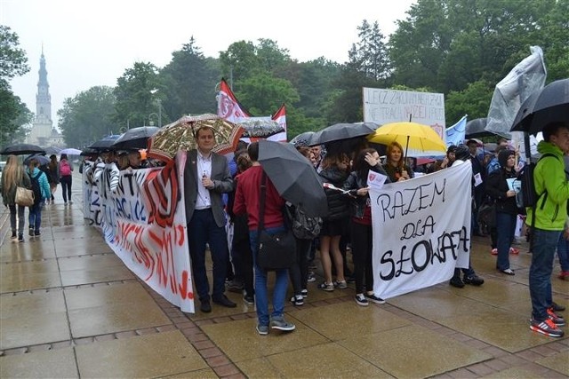 Częstochowa: Protest w obronie I Liceum Ogólnokształcącego im. Juliusza Słowackiego