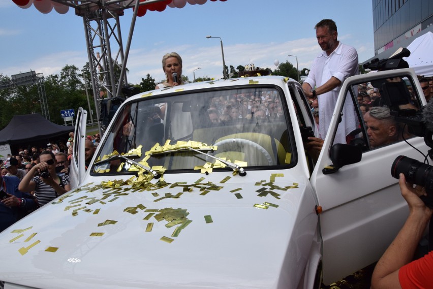 Niesamowity Maluch dla Toma Hanksa: Fiat 126p specjalnie dla aktora. Jest piękny