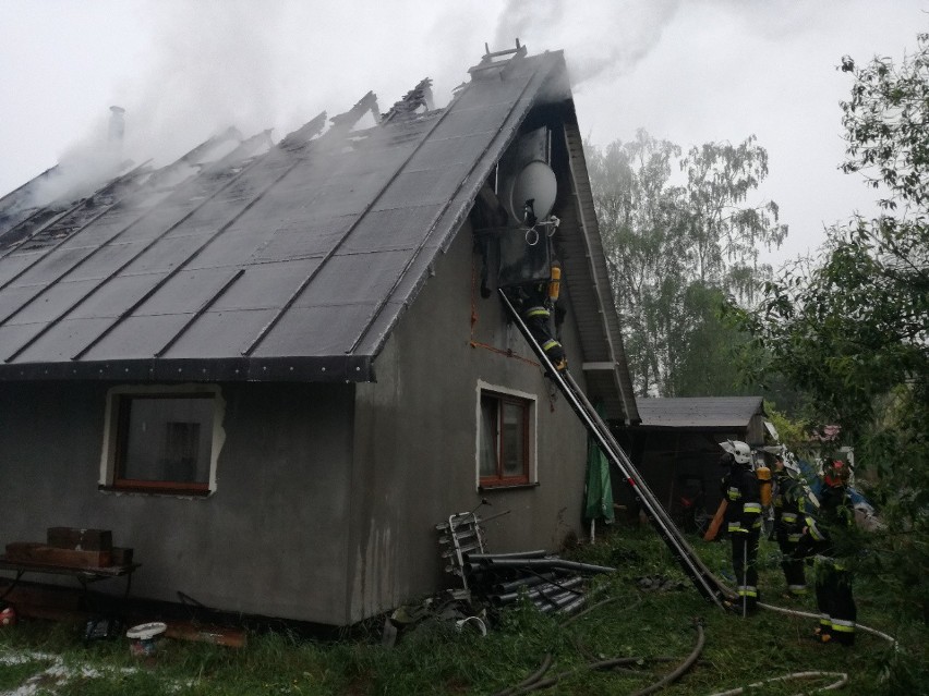 Wczesnym sobotnim porankiem strażacy zostali zaalarmowani o...