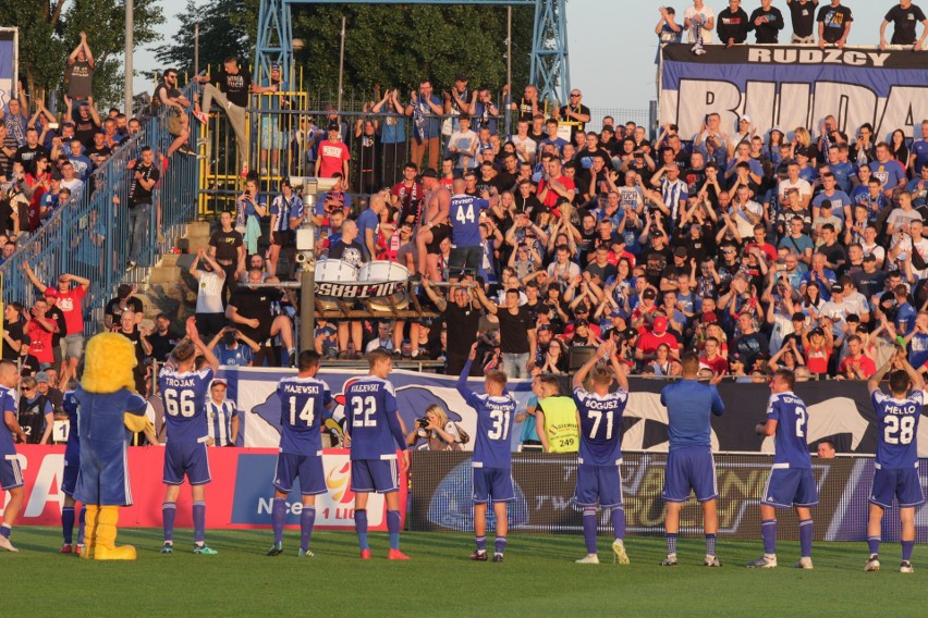 Ruch Chorzów - GKS Katowice 1:0. Tak cieszyli się kibice i piłkarze Niebieskich ZDJĘCIA