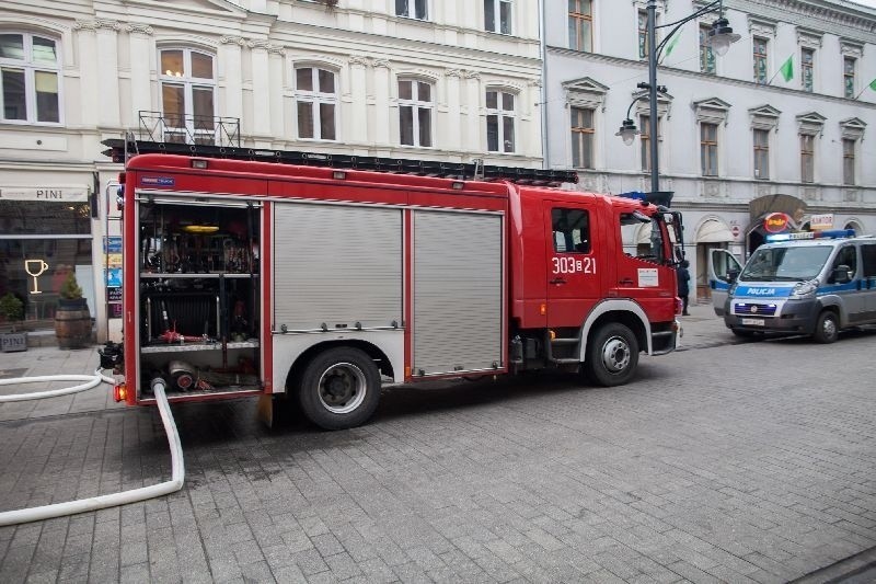 Paliła się papa na dachu kamienicy