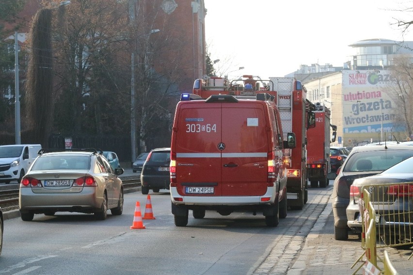 Alarm bombowy w szkole przy Sienkiewicza. Ewakuowano uczniów