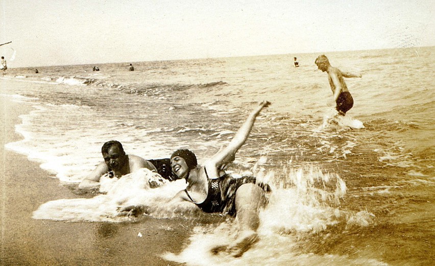 Nauka pływania i zabawa w wodzie, Kuźnica 1929. Fot. Roman...