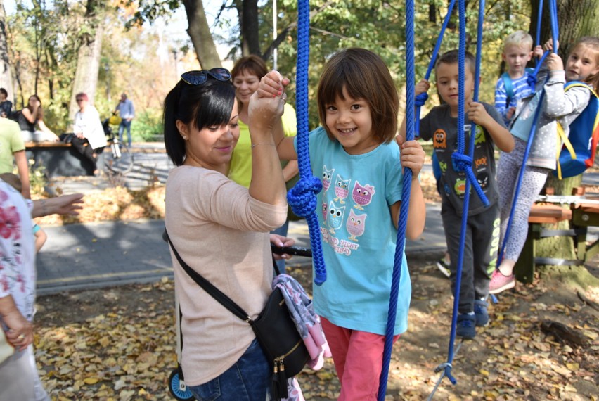 Czeladź: w parku Prochownia od dziś działa park linowy