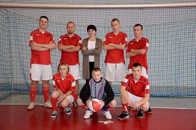Uroczystości jubileuszowe rozpoczął Turniej w Piłkę Halową, w którym drużyna Domu Dziecka zdobyła drugie miejsce.