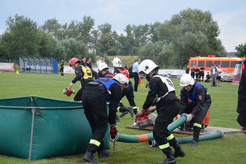 Bosutów i Poskwitów to najlepsze drużyny strażackie w powiecie krakowskim. Zawody sportowo-pożarnicze [ZDJĘCIA]