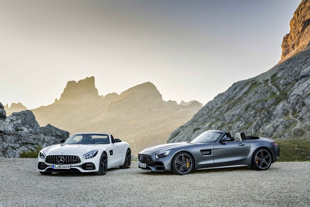 Mercedes-AMG na zbliżającym się salonie samochodowym w Paryżu zaprezentuje dwa nowe warianty sportowego modelu GT - GT Roadster i GT C Roadster / Fot. Mercedes-AMG