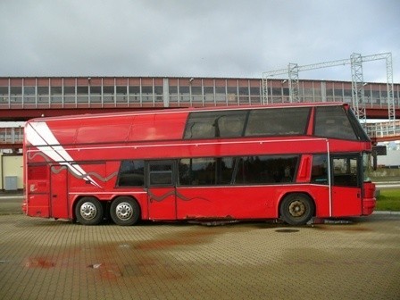 Autobus zatrzymany przez celników.