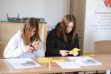 Akcja "Żonkile" w Malborku. Lekcję historii dla młodzieży przygotowali pracownicy Archiwum Państwowego i Muzeum Miasta