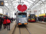 Walentynkowy tramwaj MPK przejechał ulicami Łodzi. 14 lutego zapewnił pasażerom romantyczną podróż ZDJĘCIA