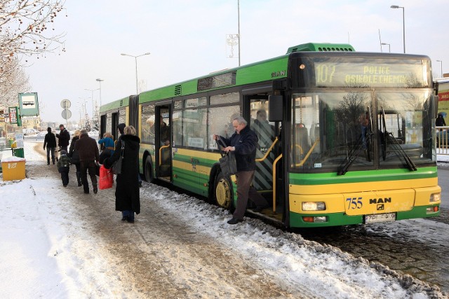 Spółka potrzebuje pieniędzy na zakup nowych autobusów.