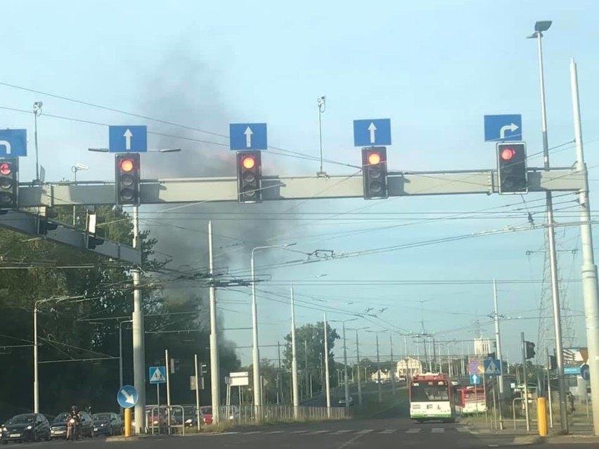 Pożar przy ul. Firlejowskiej w Lublinie. Kłęby dymu widać z daleka. Zobacz zdjęcia