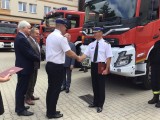 Białystok. Odbyło się uroczyste przekazanie wozów strażackich. Dzięki nowym pojazdom poprawi się bezpieczeństwo w regionie 