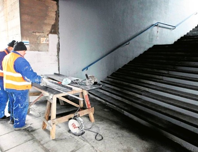 Czytelniczka wskazała nam, że przebudowa schodów na przystanku Szczecin Zdroje  została wykonana bez sensu