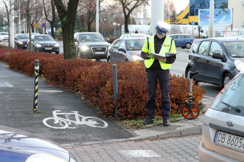 Mercedes zderzył się z rowerzystą na Krakowskiej