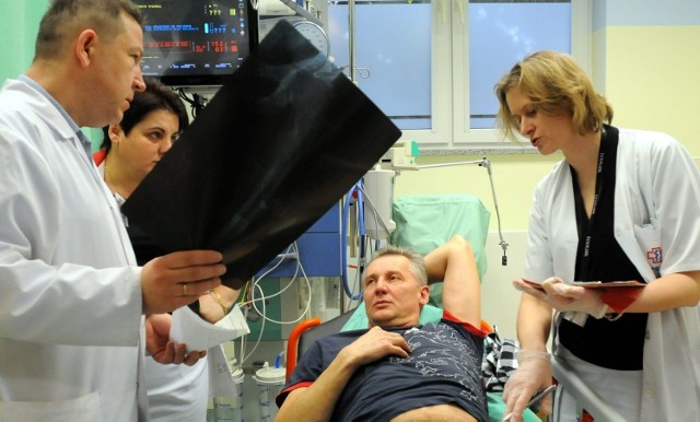 Oleg został postrzelony w nogę. Jeszcze w Kijowie wyciągnięto mu kulę, ale w ciele pozostały odłamki. Oleg trafił do lubelskiego SPSK 4.